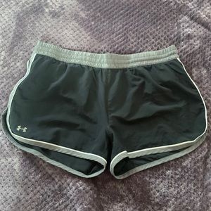 Womens under armour shorts size large